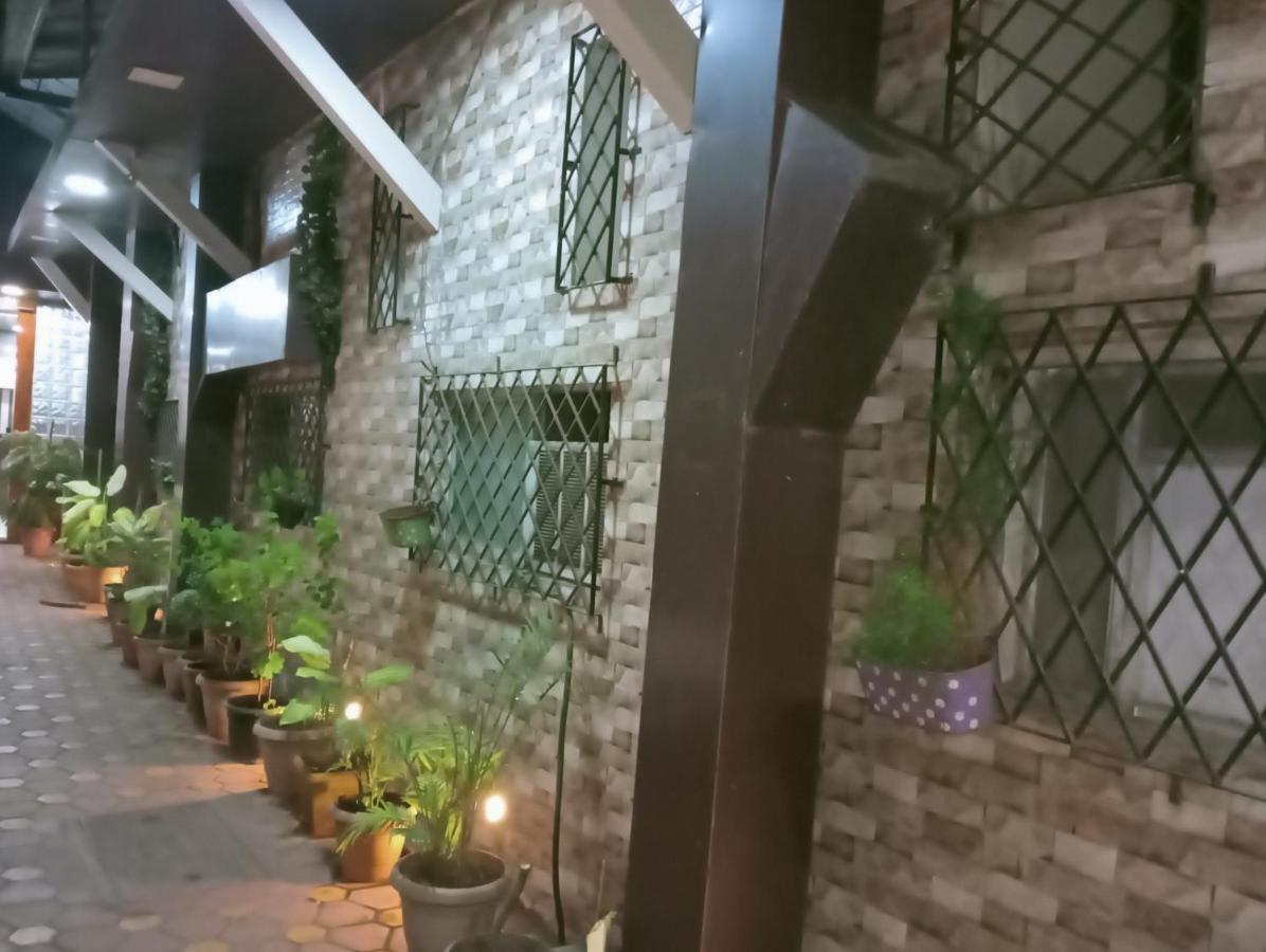 Hotel Qamar Mumbai Exteriör bild
